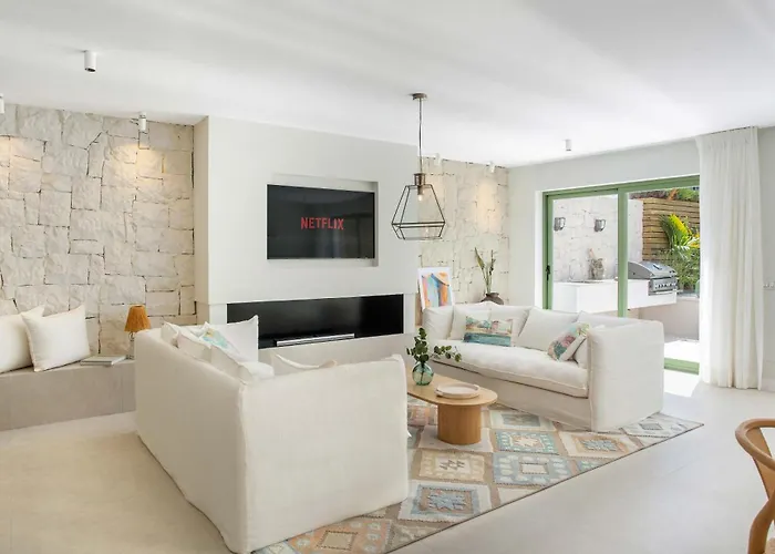 Vacation I Casa Savia, Private Pool, Luxury Interiors, 10min Walk To The Marbella