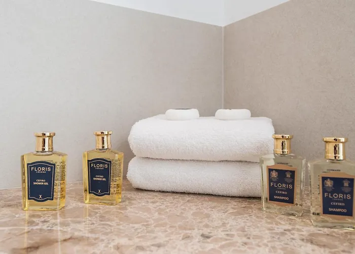 Vacation I Casa Savia, Private Pool, Luxury Interiors, 10min Walk To The Nyaraló Marbella