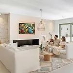 Сasa de vacaciones Vacation I Casa Savia, Private Pool, Bbq, Renovated In 2024, Luxury Ample Interiors, Next To Restaurants, 10min Walk To The