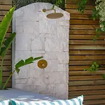 Vacation I Casa Savia, Private Pool, Bbq, Renovated In 2024, Luxury Ample Interiors, Next To Restaurants, 10min Walk To The Сasa de vacaciones Marbella