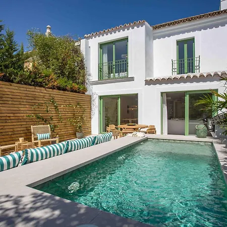 Vacation I Casa Savia, Private Heated Pool, Luxury Interiors, 10min Walk To The