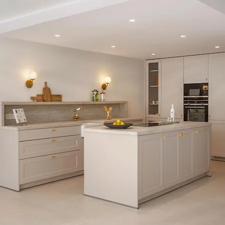 Vacation I Casa Savia, Private Heated Pool, Luxury Interiors, 10min Walk To The * Marbella