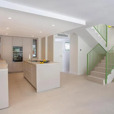 Vacation I Casa Savia, Private Pool, Luxury Interiors, 10min Walk To The Tatil Evi Marbella