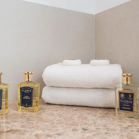 Vacation I Casa Savia, Private Pool, Luxury Interiors, 10min Walk To The Tatil Evi Marbella