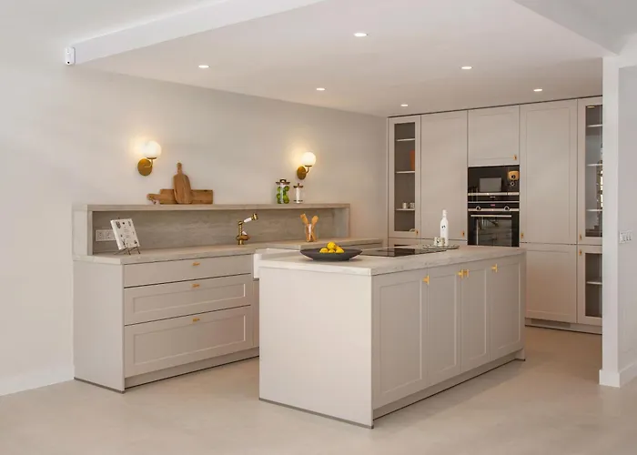 Vacation I Casa Savia, Private Pool, Luxury Interiors, 10min Walk To The * Marbella