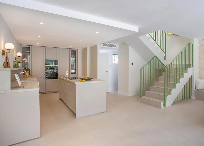 Vacation I Casa Savia, Private Pool, Luxury Interiors, 10min Walk To The Ferienhaus Marbella